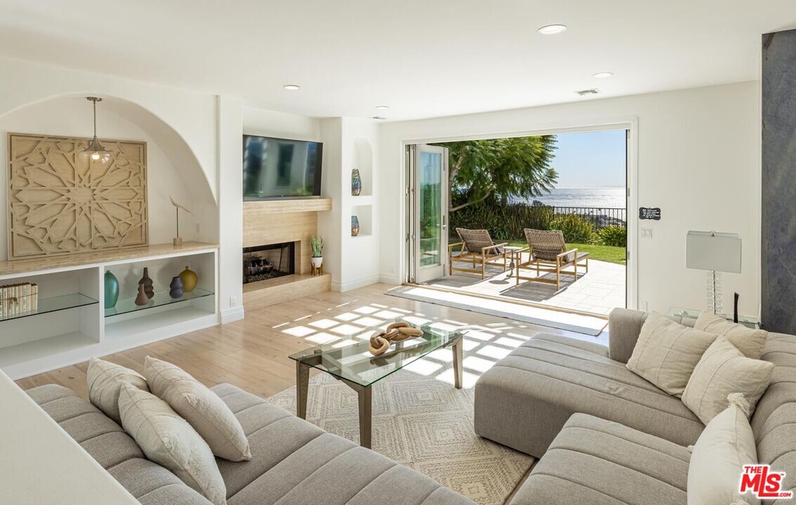 6358 Ramirez Mesa Dr in Malibu, CA - Building Photo