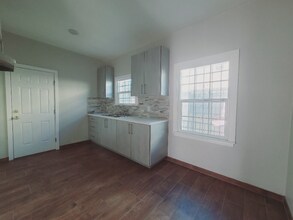 4147 1/4 Garthwaite Ave in Los Angeles, CA - Foto de edificio - Building Photo