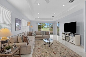 2104 Country Golf Dr in Wellington, FL - Building Photo - Building Photo