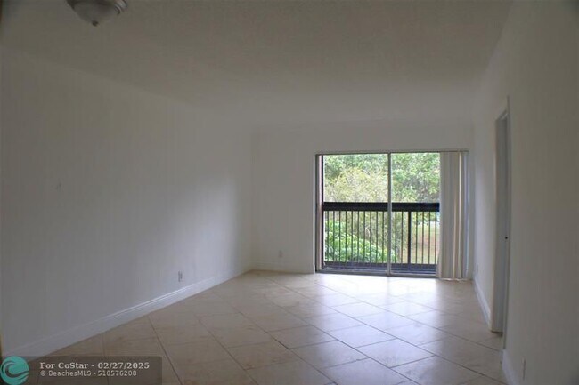 8740 N Sherman Cir in Miramar, FL - Building Photo - Building Photo