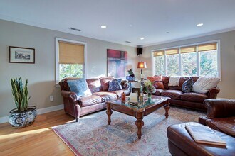 2 Goldwin St in Rye, NY - Building Photo - Building Photo