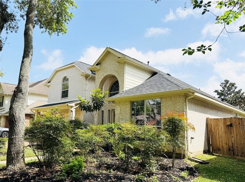 3218 Oak Cliff Ln in Missouri City, TX - Building Photo