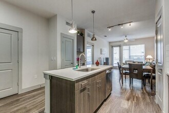 120 W CityLine Dr-Unit -ID1035233P in Dallas, TX - Building Photo - Building Photo