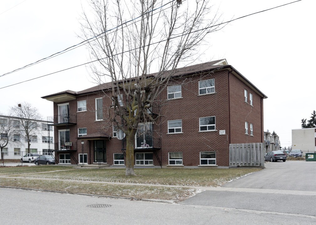 30 Plymouth Ct in Guelph, ON - Building Photo