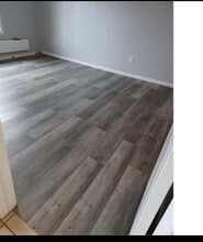 701 Garden Cir, Unit # 1 in Streamwood, IL - Foto de edificio - Building Photo