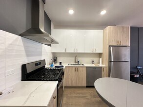 841 N Mozart St, Unit G07C in Chicago, IL - Foto de edificio - Building Photo