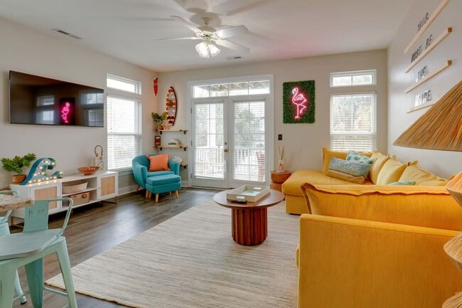 1114 Bonito Ln in Carolina Beach, NC - Foto de edificio - Building Photo