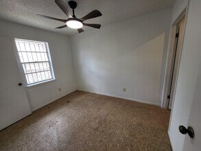 216 N Meadow Ave in Laredo, TX - Building Photo - Building Photo