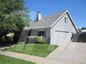 1260 Ravenshoe Way in Chico, CA - Building Photo