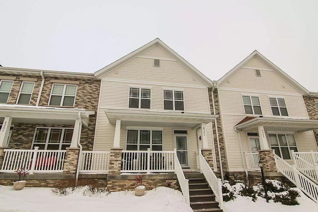 8264 Starr Grass Dr in Madison, WI - Foto de edificio