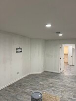 6 Candice Ct in Medford, NY - Building Photo