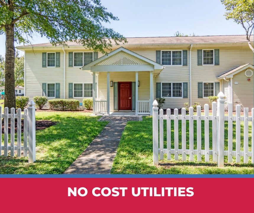 Castle Acres in Norfolk, VA - Building Photo