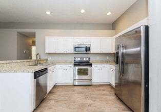 4592 Misty Dawn Ct N in Jacksonville, FL - Foto de edificio - Building Photo