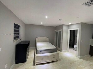 344 NW 136th Pl in Miami, FL - Building Photo - Building Photo