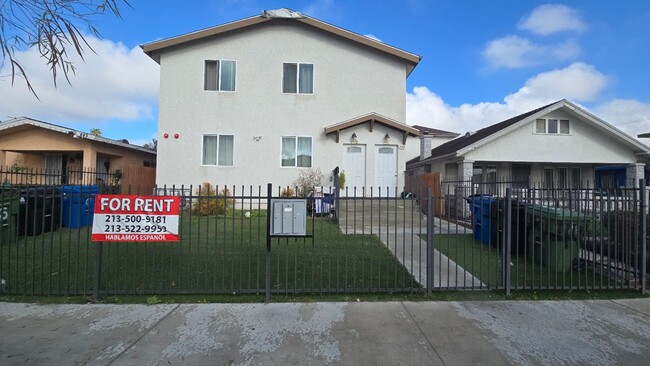 441 1/2 W 71st St in Los Angeles, CA - Building Photo - Building Photo
