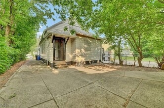 3620 E 63rd St, Unit Back unit in Cleveland, OH - Foto de edificio - Building Photo