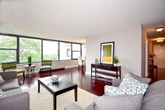3440 N Lake Shore Dr, Unit 5D in Chicago, IL - Building Photo - Building Photo