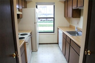 449 Ponderosa Ave in O'Fallon, IL - Foto de edificio - Building Photo