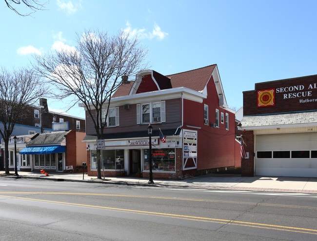 Red Barn Apartments and Lofts in Hatboro, PA - Building Photo - Building Photo