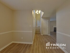 9914 Northwoods Forest Dr in Charlotte, NC - Building Photo - Building Photo