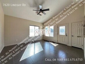 7620 Lindsay Rd in Bakersfield, CA - Building Photo - Building Photo