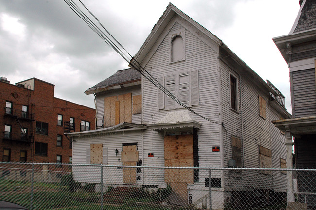 251 Gregory Ave in Passaic, NJ - Foto de edificio - Building Photo