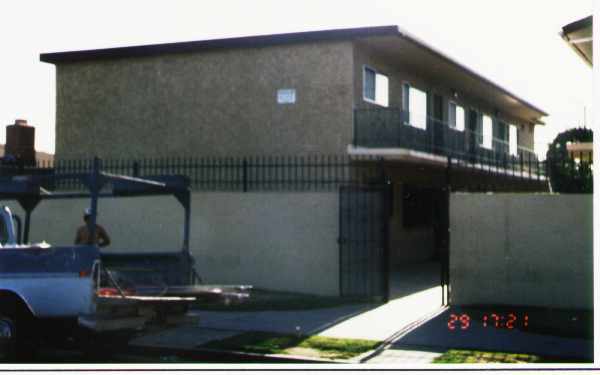 2167 Martin Luther King in Long Beach, CA - Building Photo