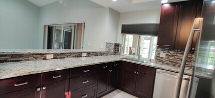 5865 NW 41st Way in Coconut Creek, FL - Foto de edificio - Building Photo