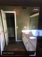 6568 W 51st St in Mission, KS - Foto de edificio - Building Photo