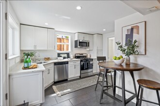 908 55th St in Oakland, CA - Building Photo - Building Photo