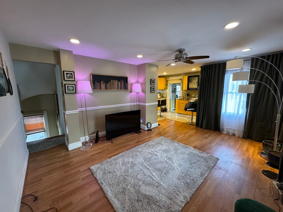 18 Plimpton Ave, Unit 2 in Norwood, MA - Foto de edificio