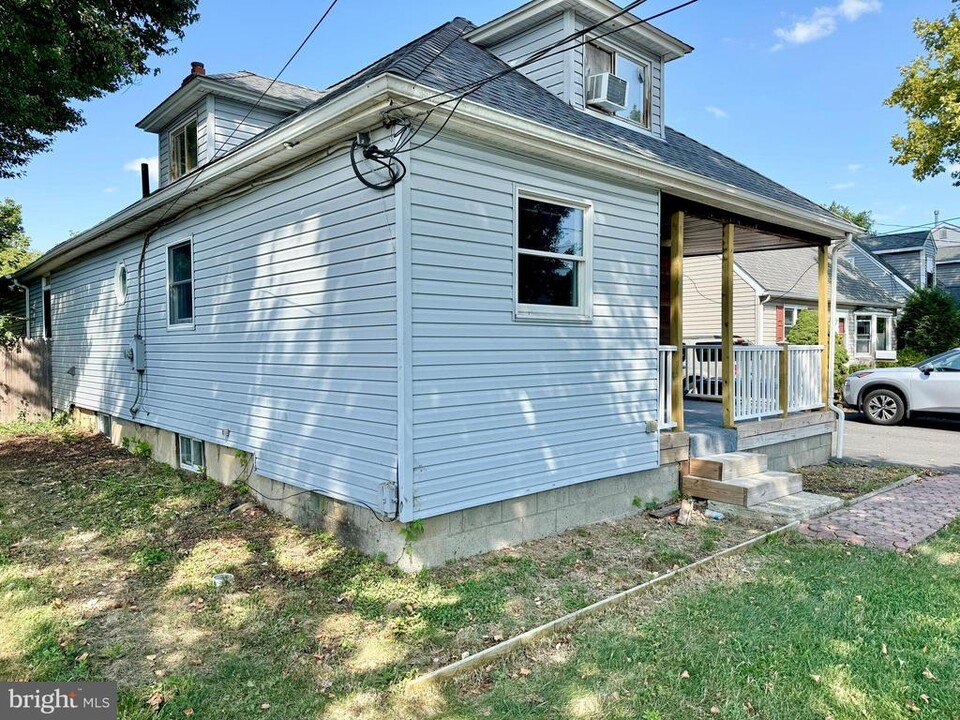 30 S Clinton Ave in Maple Shade, NJ - Building Photo