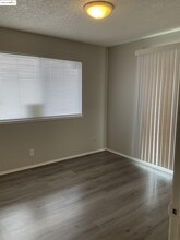 1108 W 5th St in Antioch, CA - Foto de edificio - Building Photo