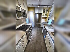77 Pond Ave in Brookline, MA - Building Photo