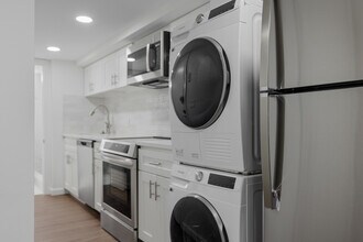 240 W Newton St, Unit 9 in Boston, MA - Foto de edificio - Building Photo