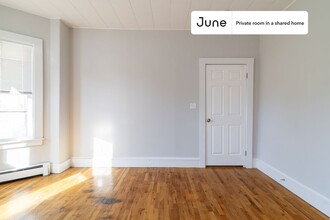 Private bedroom in 3 bed/1 bath Home in Boston, MA - Building Photo - Building Photo