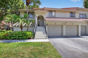 5530 Coach House Cir in Boca Raton, FL - Building Photo