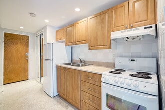 235 Bay St in Ottawa, ON - Building Photo - Building Photo