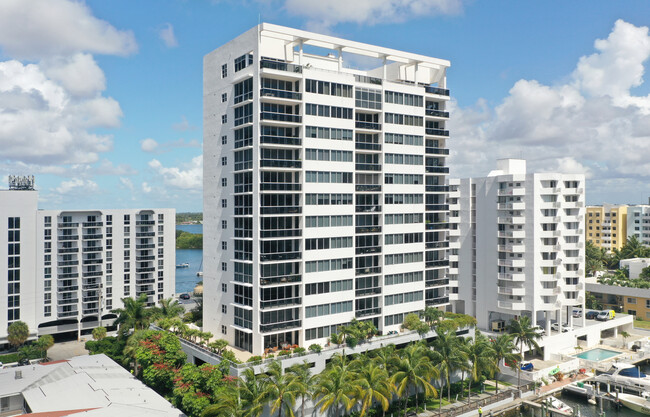 Blue Bay Tower in North Bay Village, FL - Building Photo - Building Photo