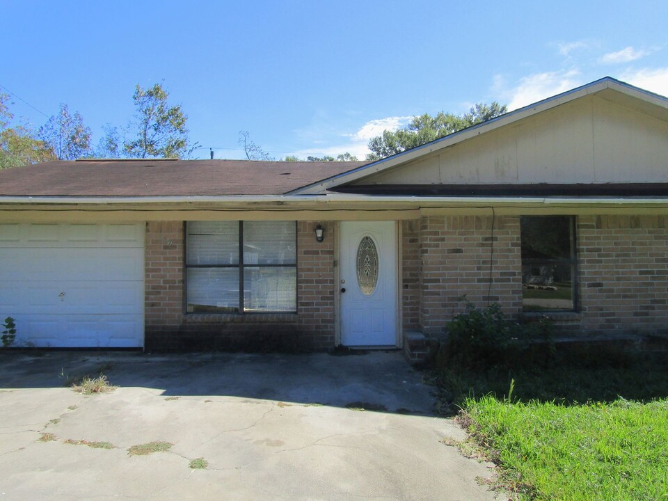 880 N 3rd St in Silsbee, TX - Building Photo