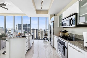 888 Biscayne Blvd in Miami, FL - Building Photo - Building Photo