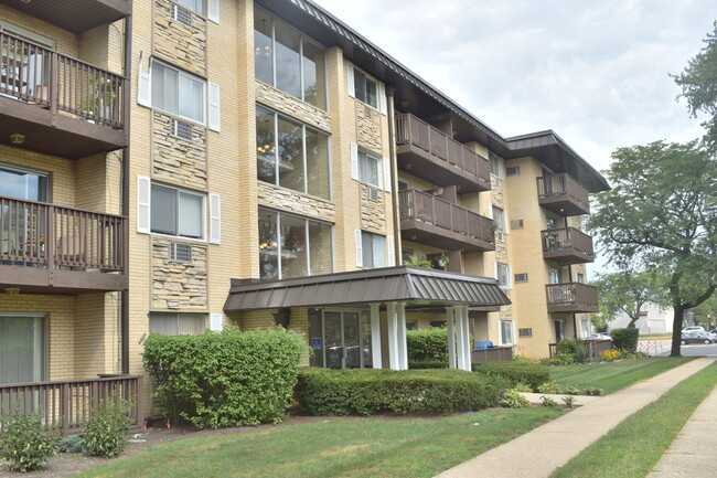 property at 2226 S Goebbert Rd
