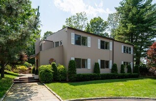 17 Ferry Ln in Westport, CT - Building Photo