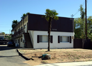 1210 S Vine St in Fallbrook, CA - Building Photo - Building Photo