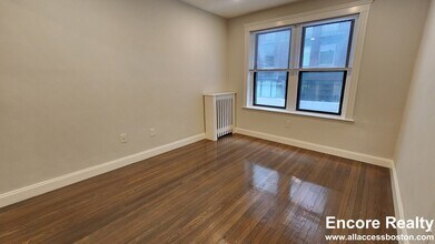 11 Peterborough St, Unit 17 in Boston, MA - Foto de edificio - Building Photo