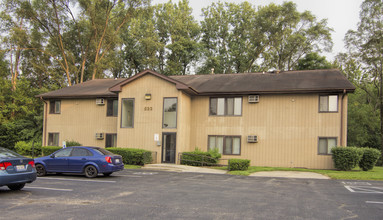 Cotton Creek Apartments in Island Lake, IL - Building Photo - Building Photo