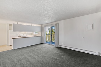 11540 Pinehurst Way NE in Seattle, WA - Foto de edificio - Building Photo