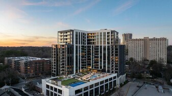 2425 Peachtree Rd in Atlanta, GA - Building Photo