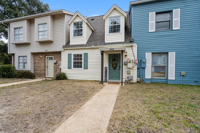 property at 8426 Williamsburg Cir