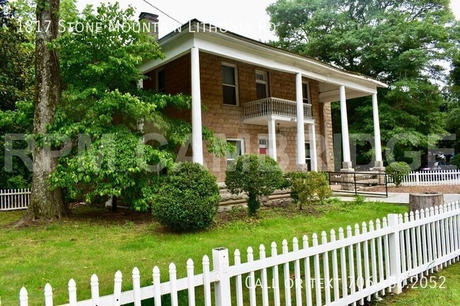 1817 S Stone Mountain Lithonia Rd in Lithonia, GA - Foto de edificio - Building Photo